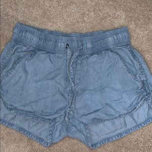 Stretchy denim shorts !!